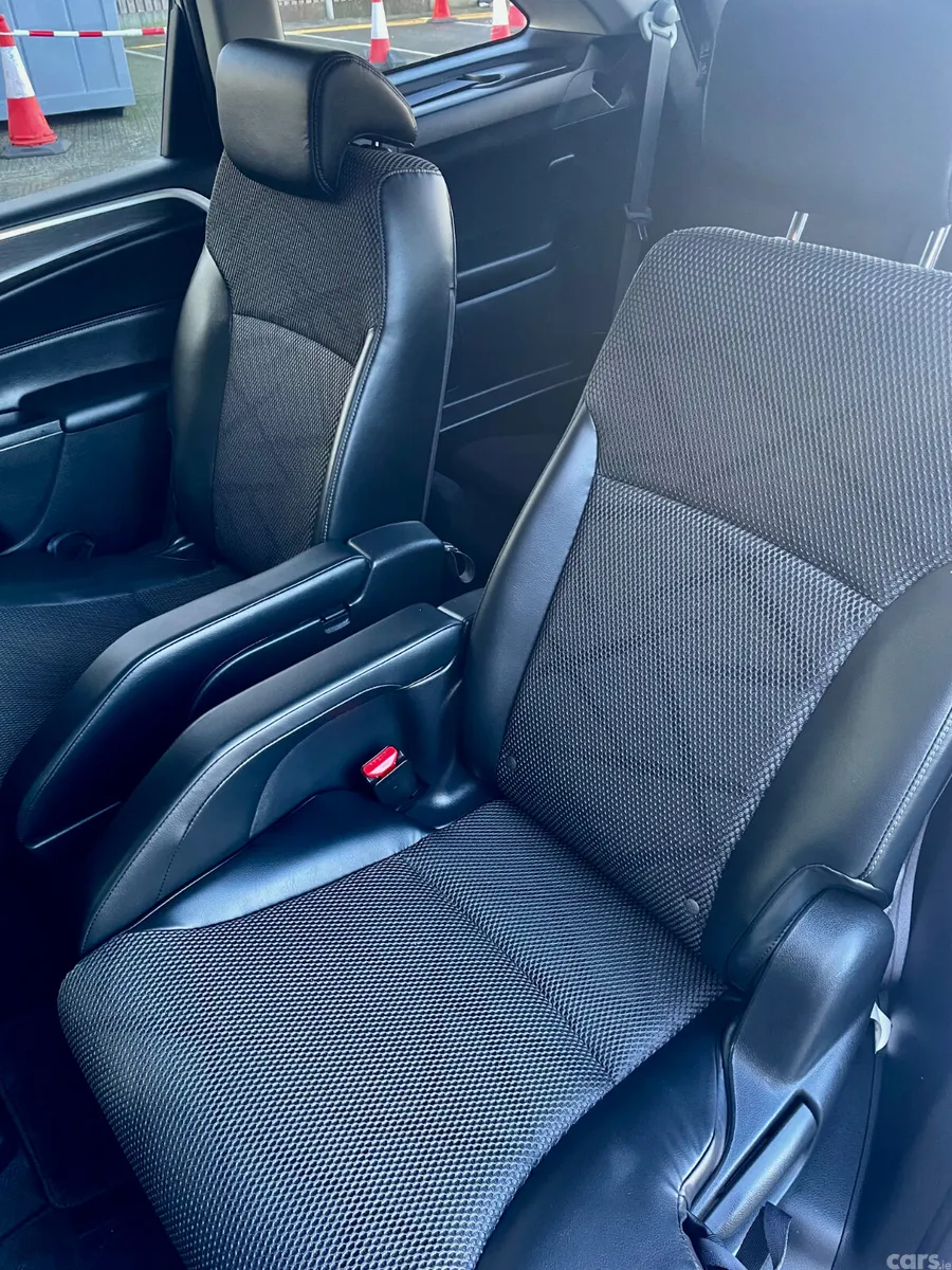 Honda Jade MPV, Petrol Hybrid, 2016, Silver