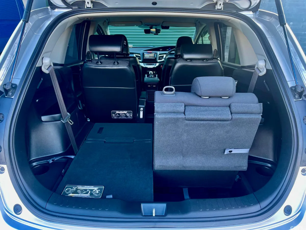 Honda Jade MPV, Petrol Hybrid, 2016, Silver