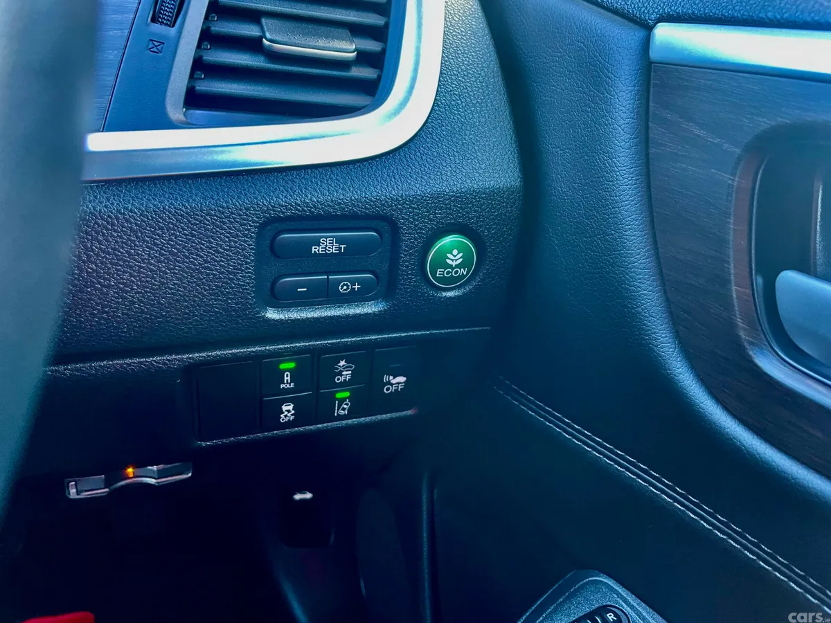Honda Jade MPV, Petrol Hybrid, 2016, Silver