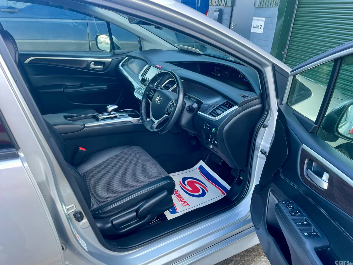 Honda Jade MPV, Petrol Hybrid, 2016, Silver