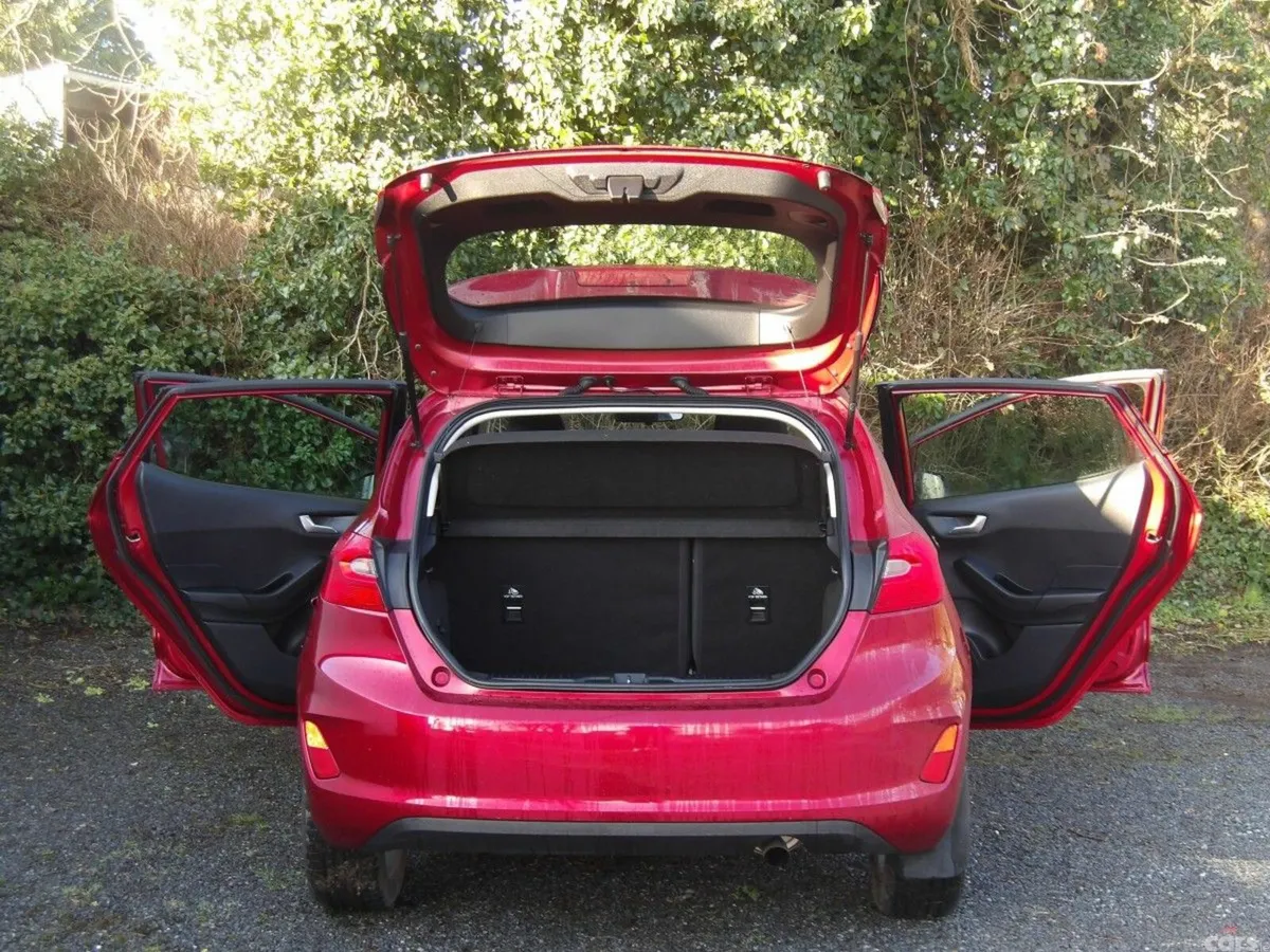 Ford Fiesta Hatchback, Petrol, 2018, Red