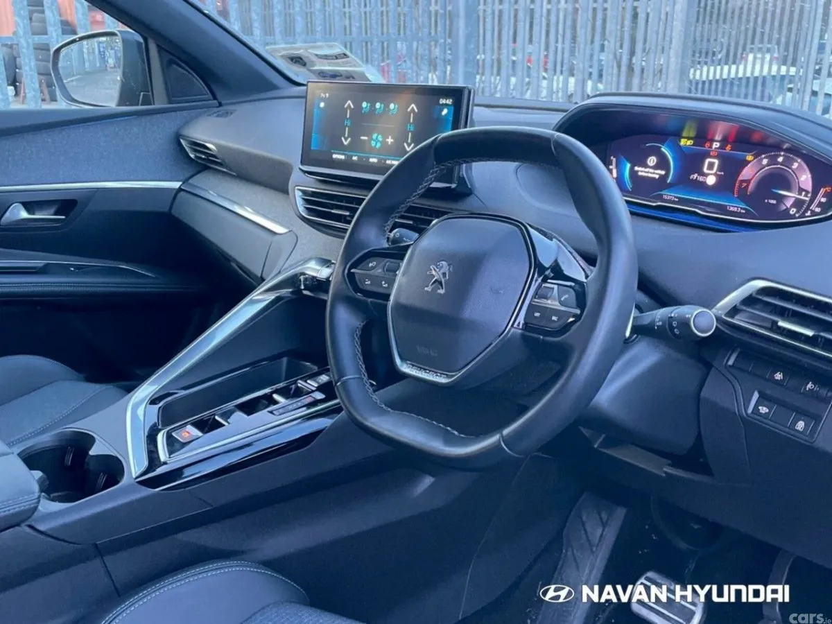 Peugeot 3008 MPV, Petrol Hybrid, 2024, Red