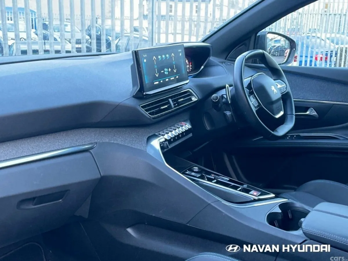 Peugeot 3008 MPV, Petrol Hybrid, 2024, Red