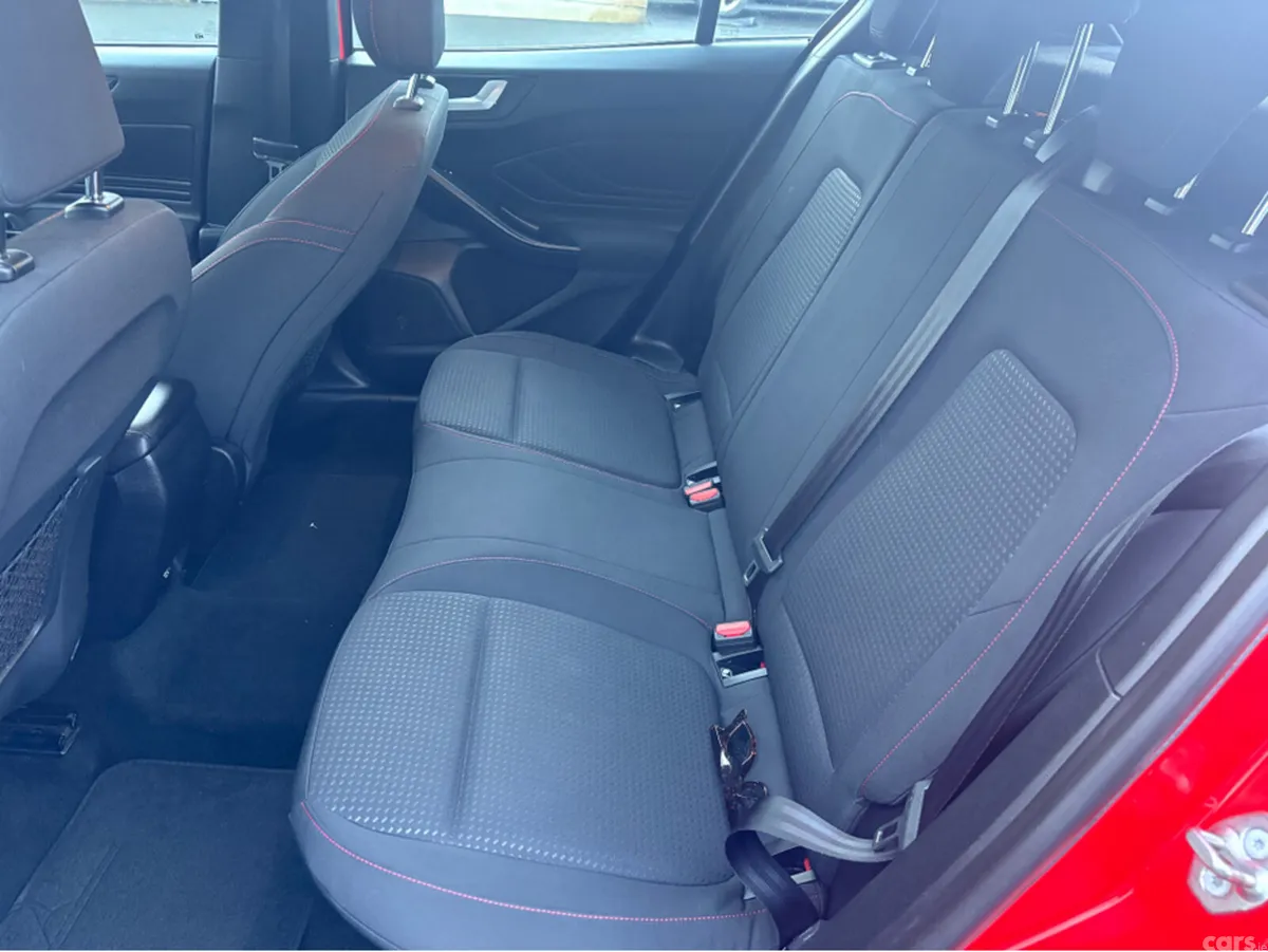 Ford Focus Hatchback, Petrol, 2019, Red