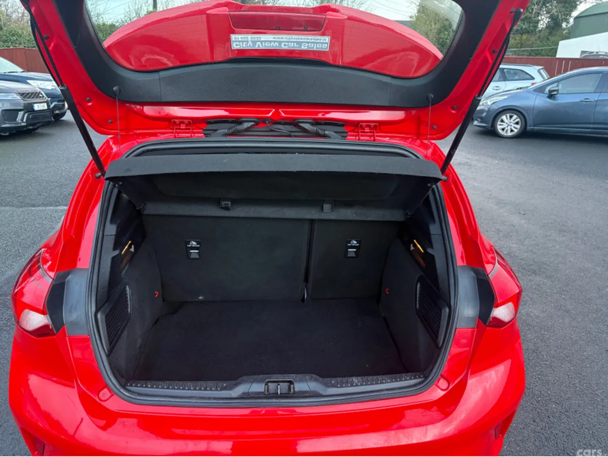 Ford Focus Hatchback, Petrol, 2019, Red