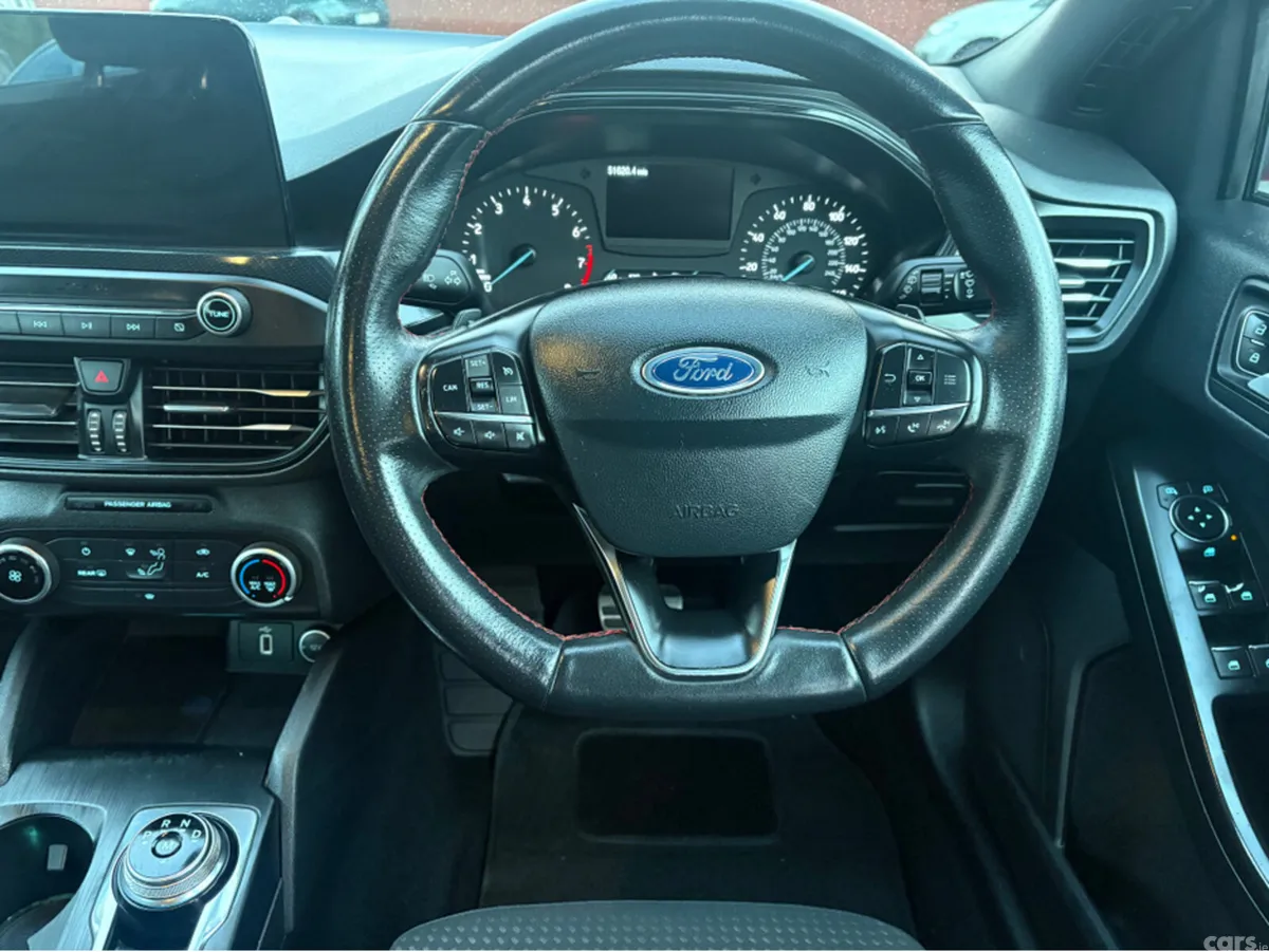 Ford Focus Hatchback, Petrol, 2019, Red