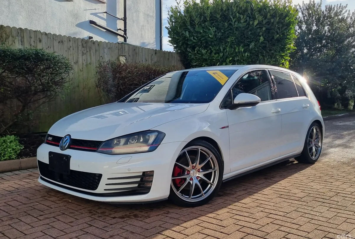 Volkswagen Golf Hatchback, Petrol, 2014, White