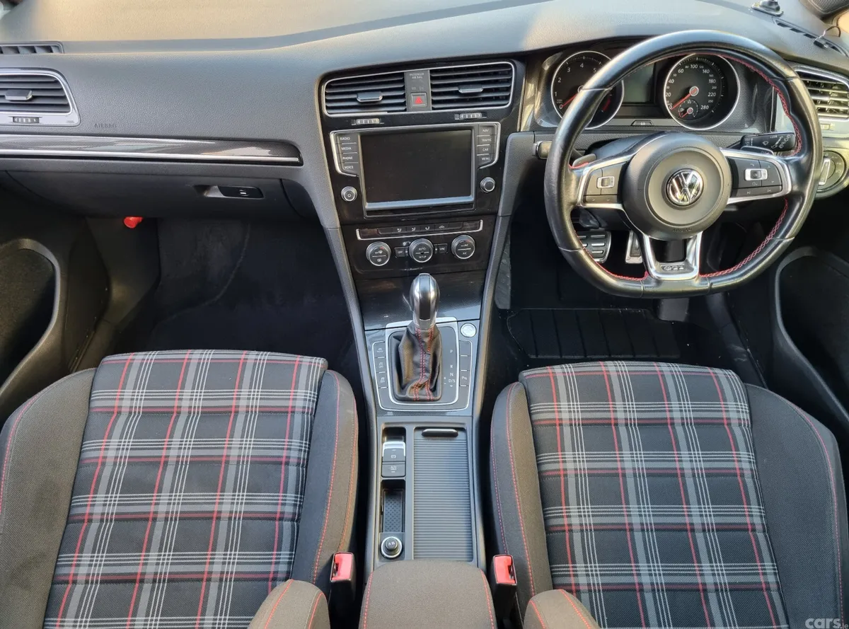 Volkswagen Golf Hatchback, Petrol, 2014, White