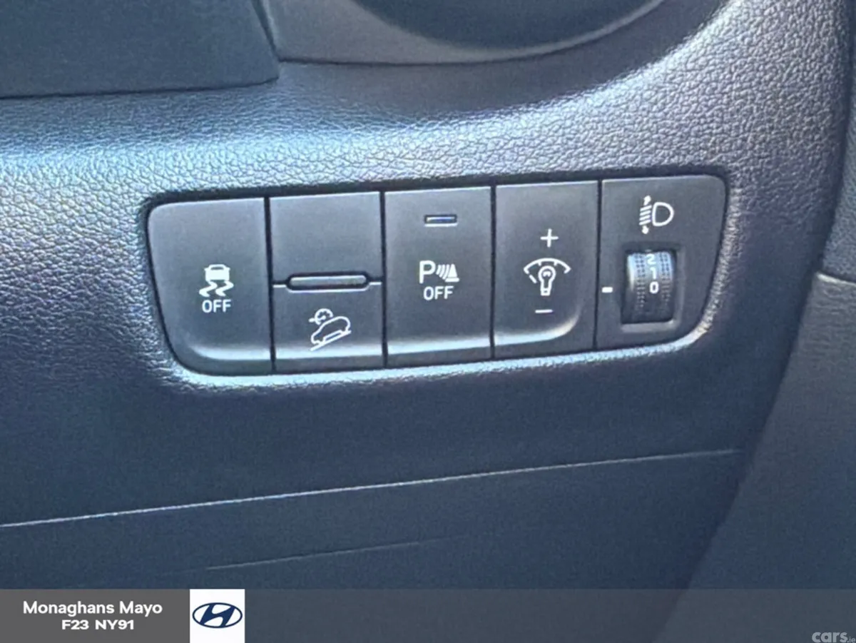 Hyundai KONA MPV, Petrol, 2023, Red