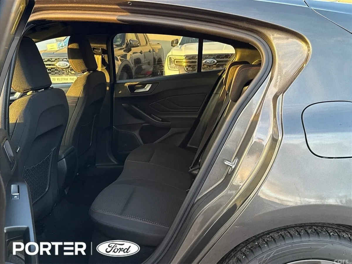 Ford Focus Hatchback, Petrol, 2024, Grey