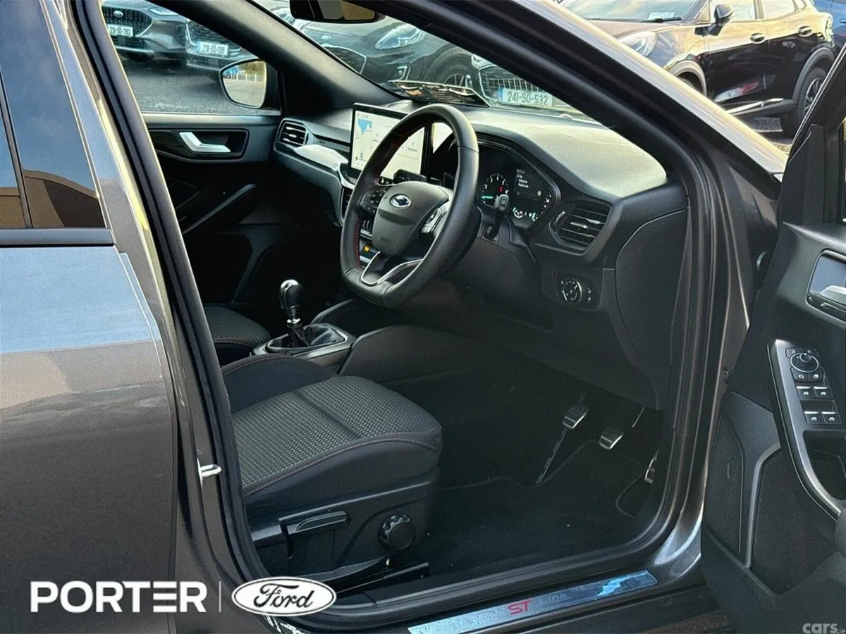Ford Focus Hatchback, Petrol, 2024, Grey