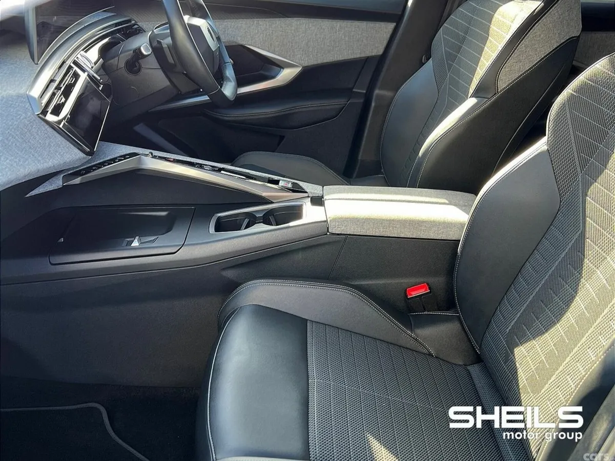 Peugeot 3008 MPV, Petrol, 2025, Blue