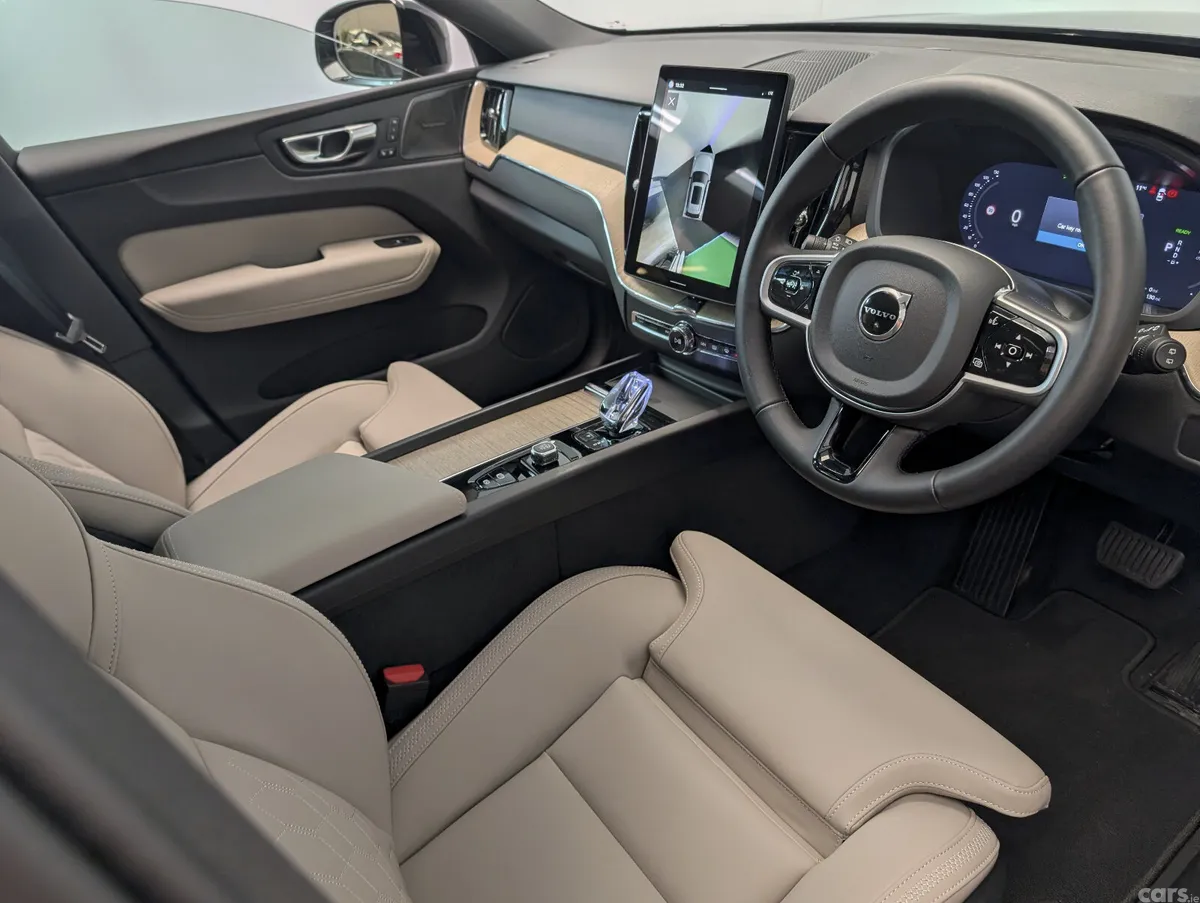 Volvo XC60 SUV, Petrol Plug-in Hybrid, 2025, Blue