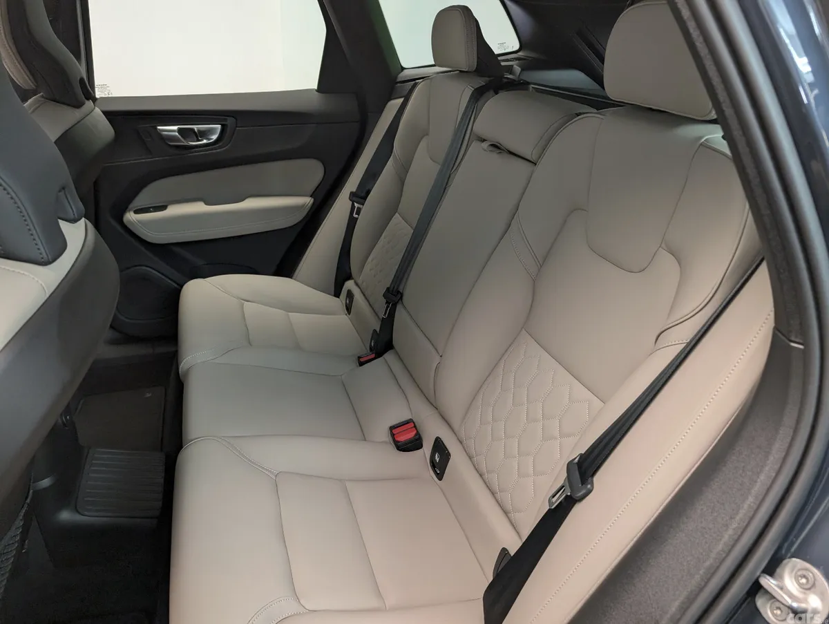 Volvo XC60 SUV, Petrol Plug-in Hybrid, 2025, Blue