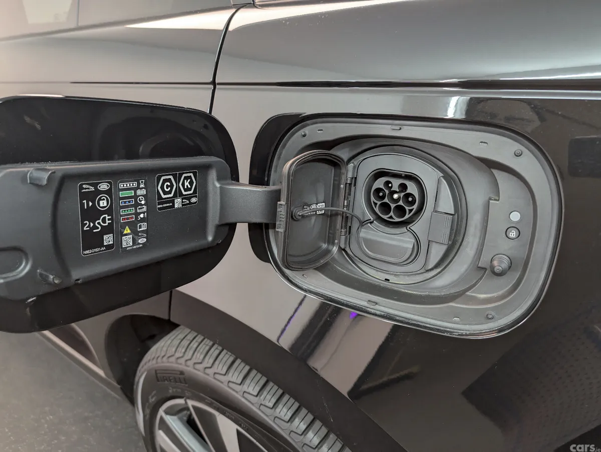 Land Rover Range Rover SUV, Petrol Plug-in Hybrid, 2025, Black