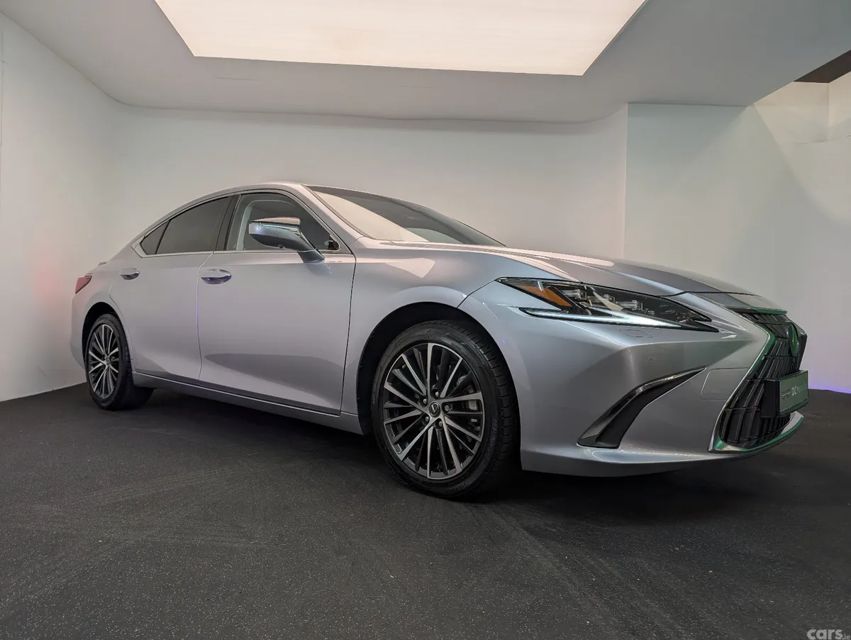 Lexus ES Saloon, Petrol Hybrid, 2025, Silver