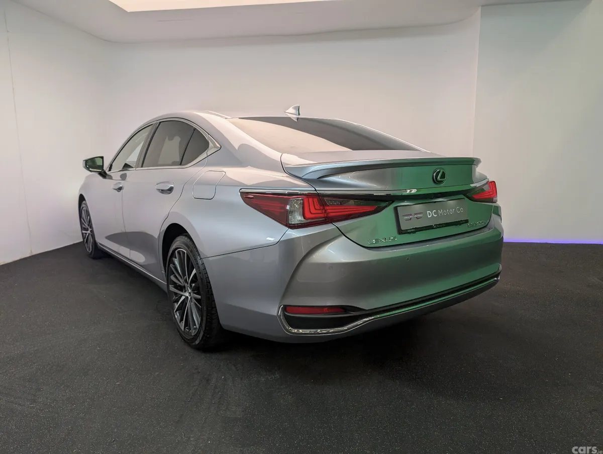Lexus ES Saloon, Petrol Hybrid, 2025, Silver