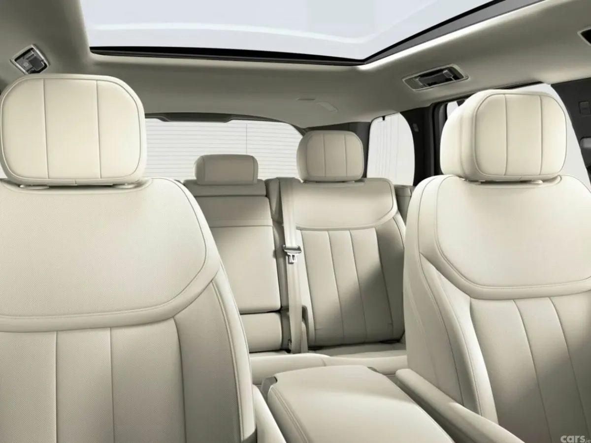 Land Rover Range Rover SUV, Petrol Plug-in Hybrid, 2026, Gold