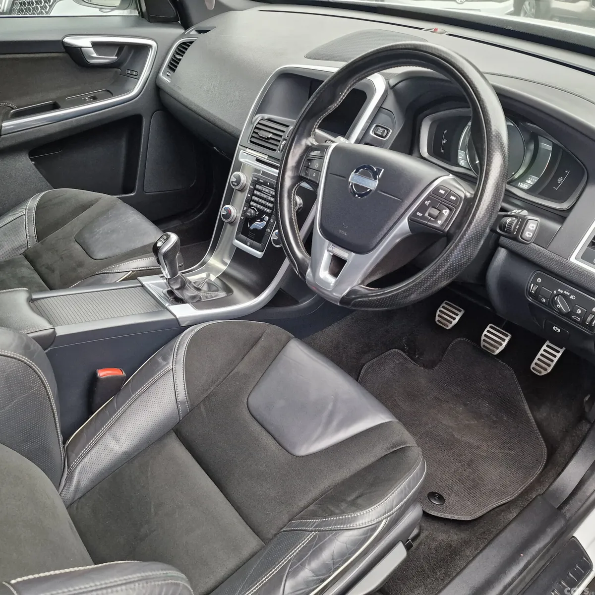 Volvo XC60 SUV, Diesel, 2015, White