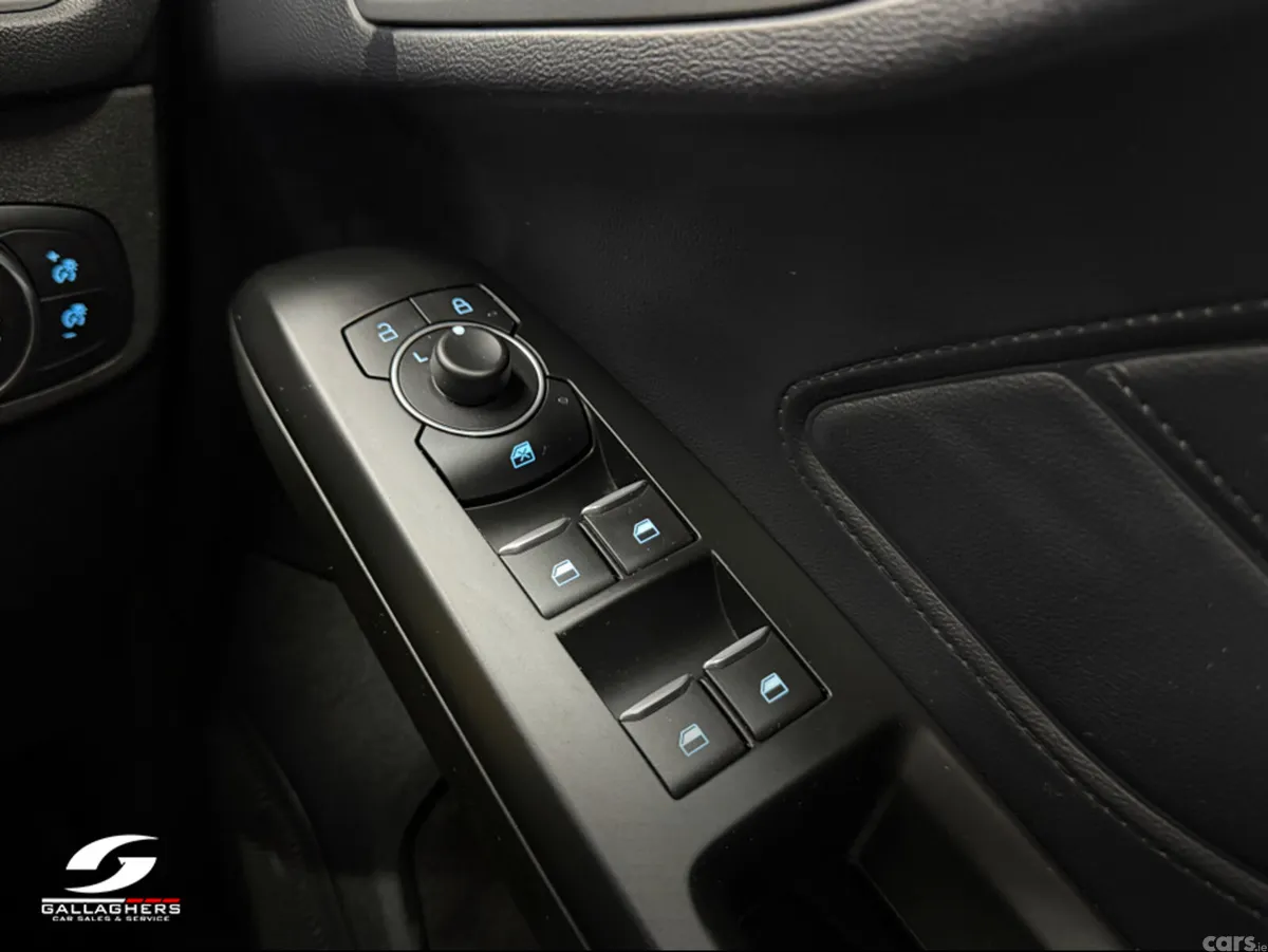 Ford Focus Hatchback, Diesel, 2022, Red