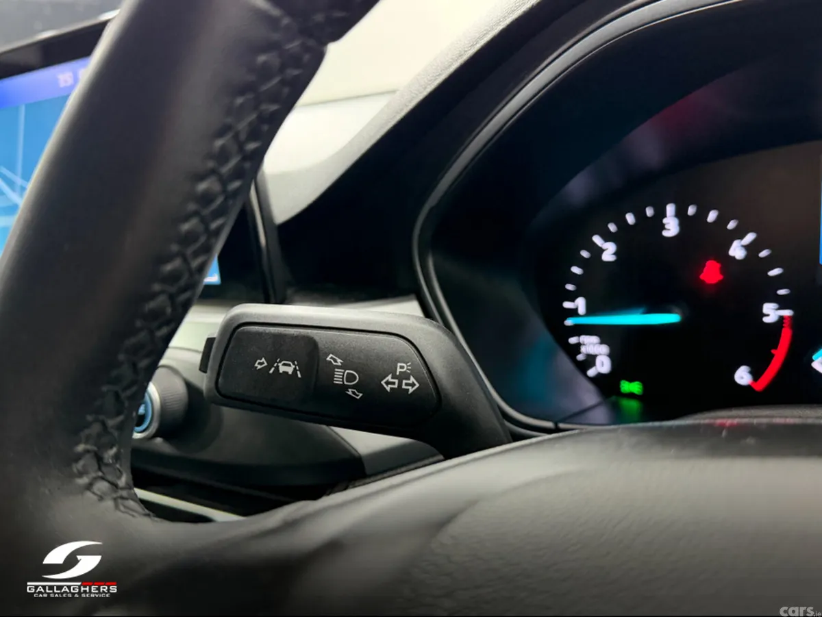 Ford Focus Hatchback, Diesel, 2022, Red