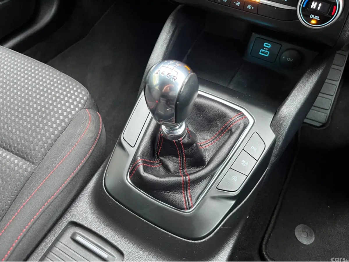 Ford Focus Estate, Petrol, 2022, Grey