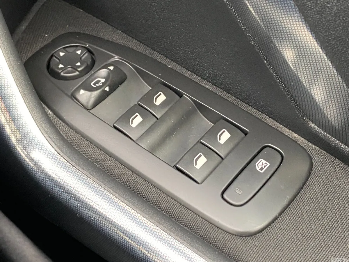 Peugeot 2008 Estate, Diesel, 2017, Red