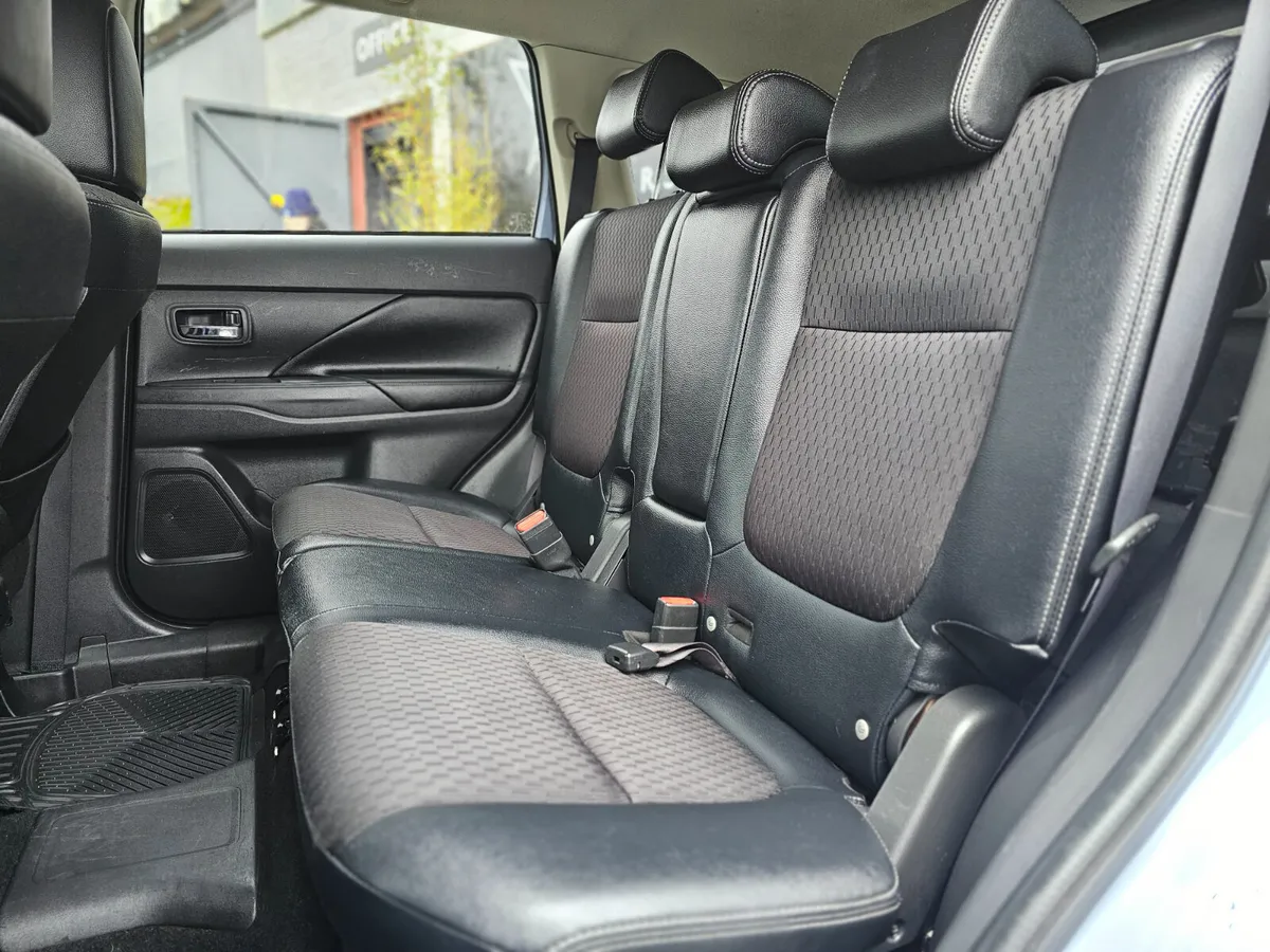 Mitsubishi Outlander SUV, Petrol Plug-in Hybrid, 2015, Blue