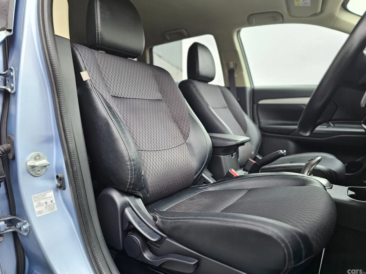 Mitsubishi Outlander SUV, Petrol Plug-in Hybrid, 2015, Blue