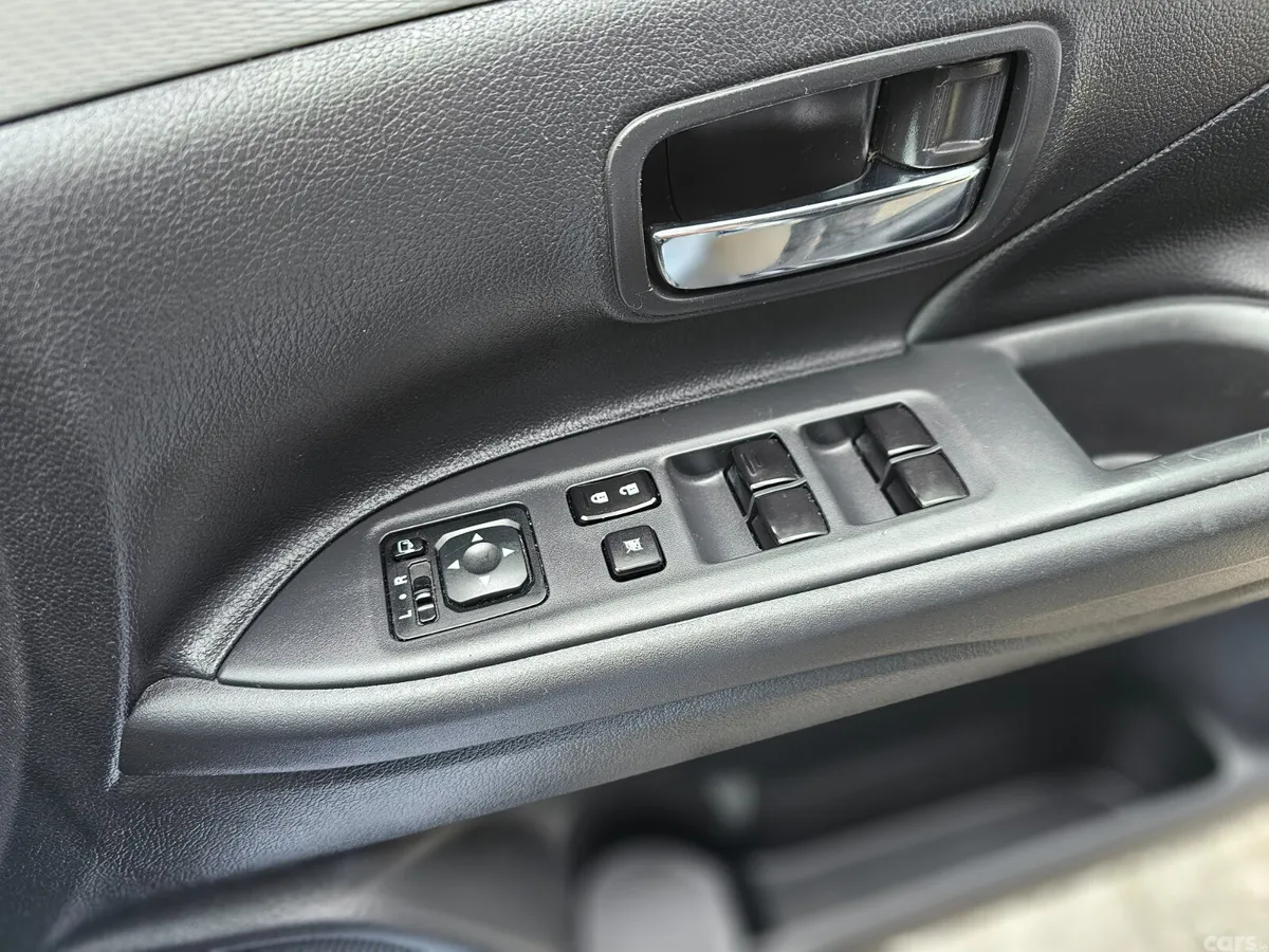 Mitsubishi Outlander SUV, Petrol Plug-in Hybrid, 2015, Blue