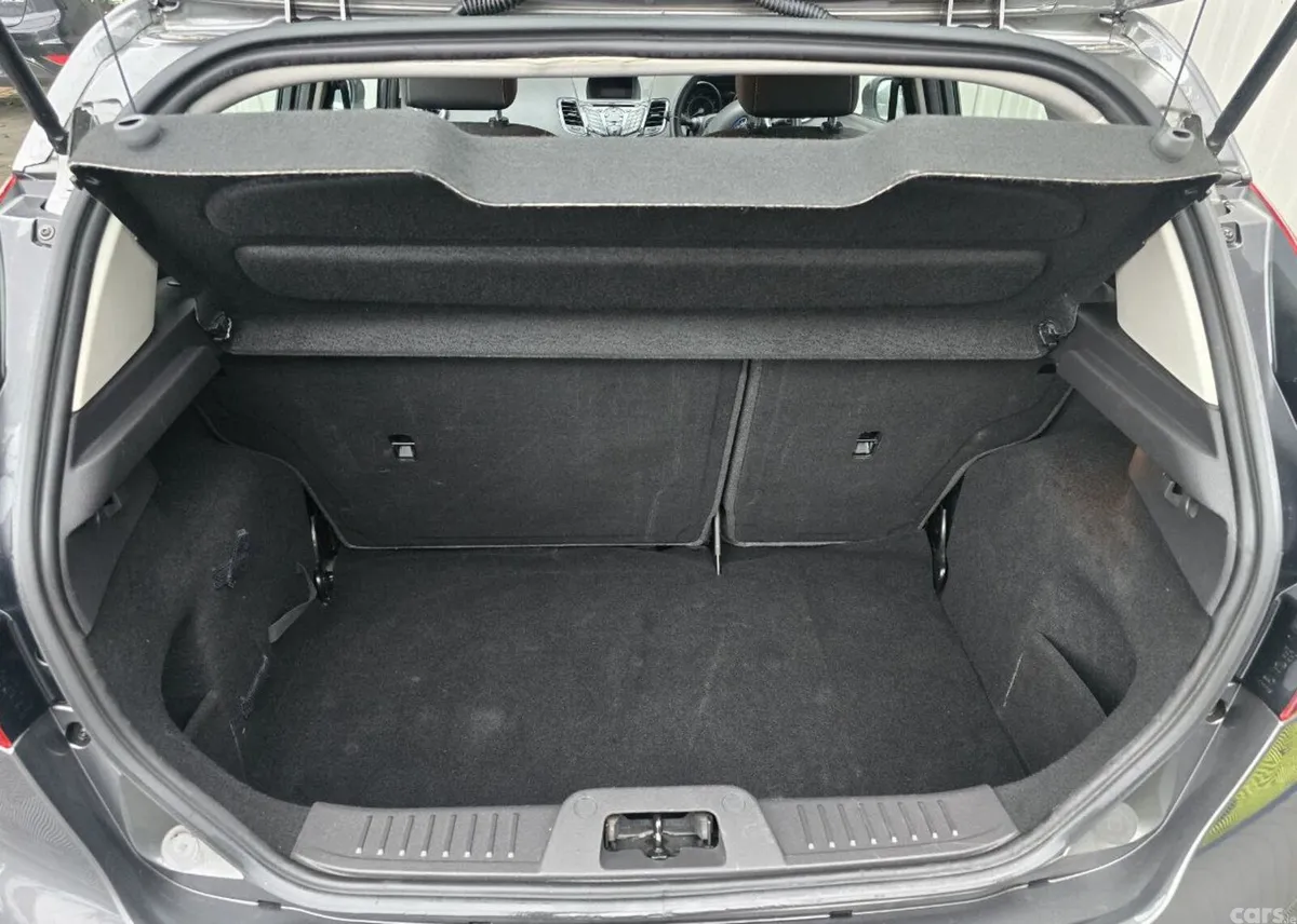 Ford Fiesta Hatchback, Petrol, 2016, Grey