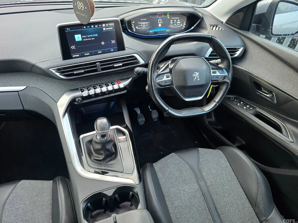 Peugeot 5008 MPV, Diesel, 2019, Grey