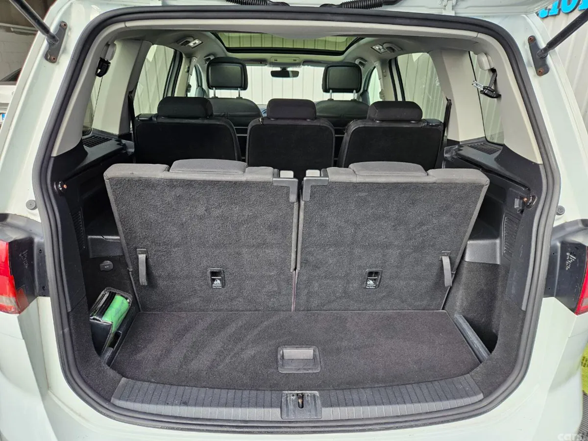 Volkswagen Touran MPV, Diesel, 2016, White