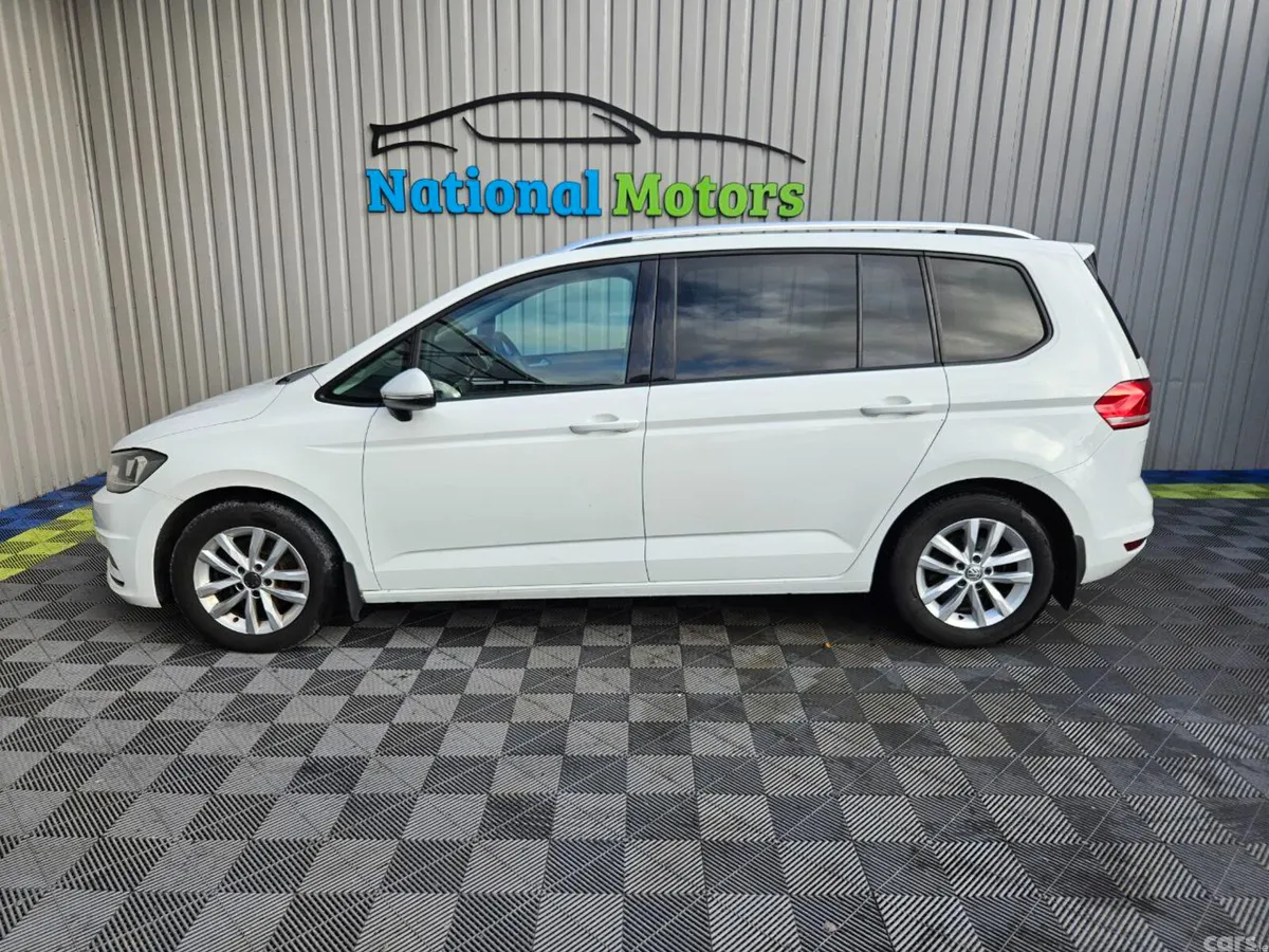 Volkswagen Touran MPV, Diesel, 2016, White