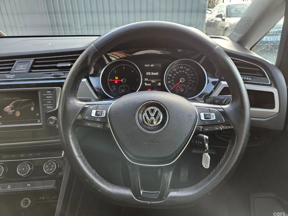 Volkswagen Touran MPV, Diesel, 2016, White