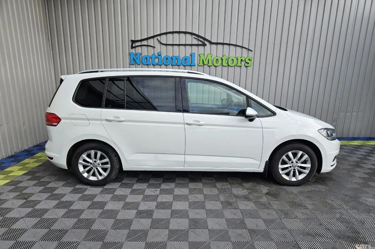 Volkswagen Touran MPV, Diesel, 2016, White