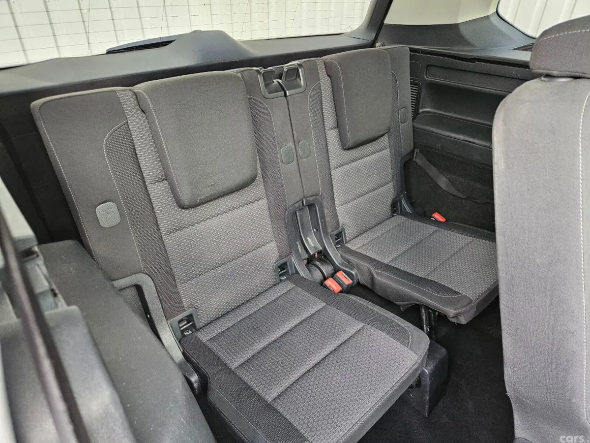Volkswagen Touran MPV, Diesel, 2016, White