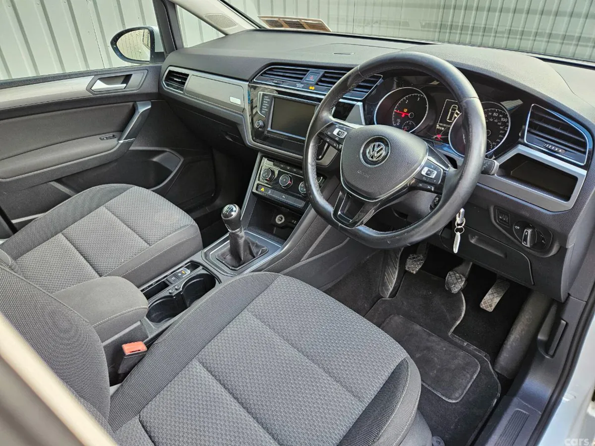 Volkswagen Touran MPV, Diesel, 2016, White