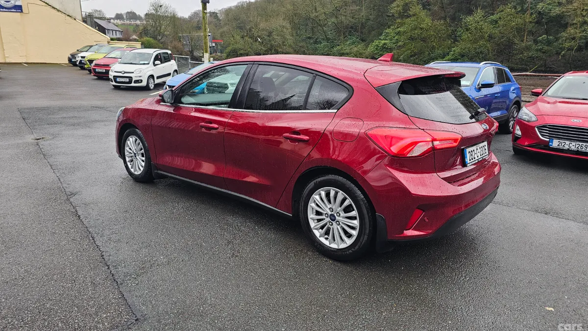 Ford Focus Hatchback, Diesel, 2020, Red