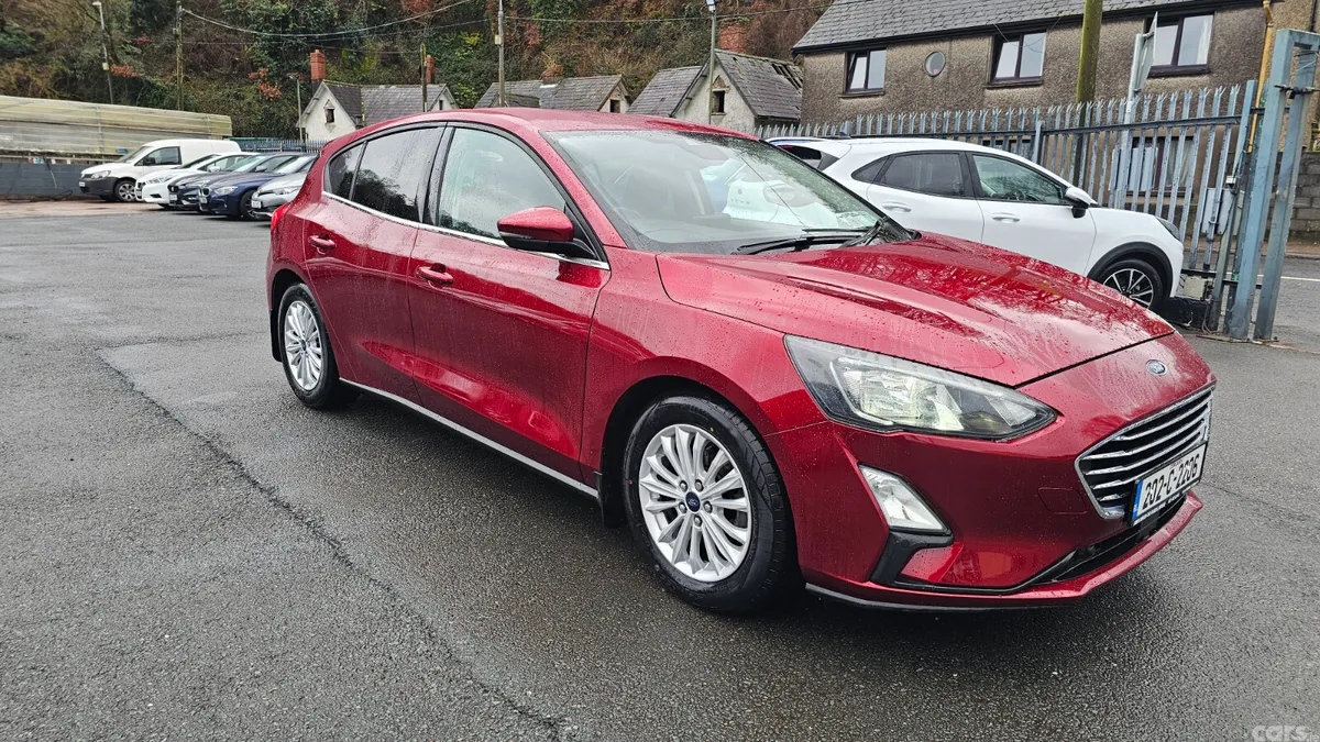Ford Focus Hatchback, Diesel, 2020, Red
