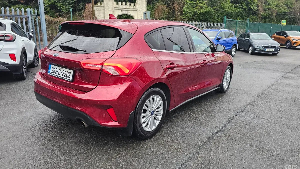 Ford Focus Hatchback, Diesel, 2020, Red