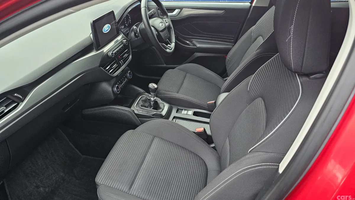 Ford Focus Hatchback, Diesel, 2020, Red