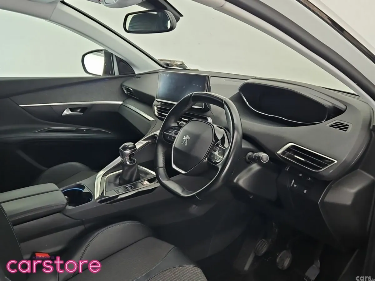 Peugeot 5008 MPV, Diesel, 2021, White