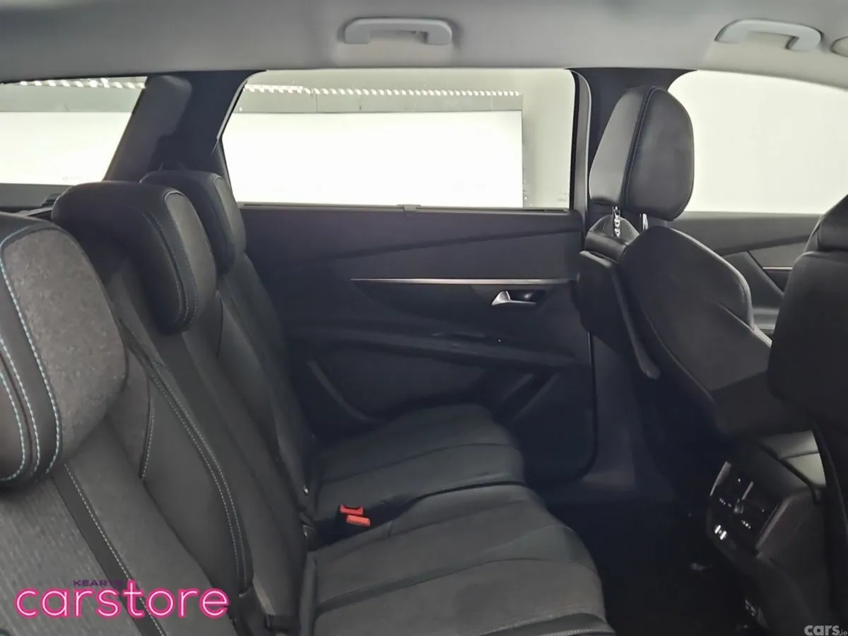 Peugeot 5008 MPV, Diesel, 2021, White