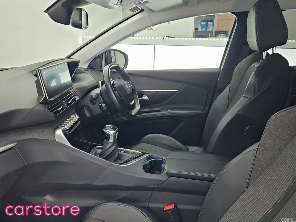 Peugeot 5008 MPV, Diesel, 2021, White