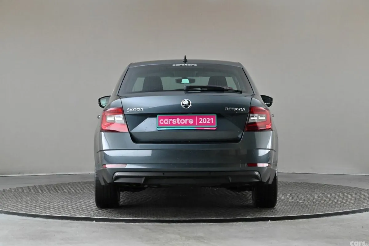 Skoda Octavia Hatchback, Petrol, 2021, Grey