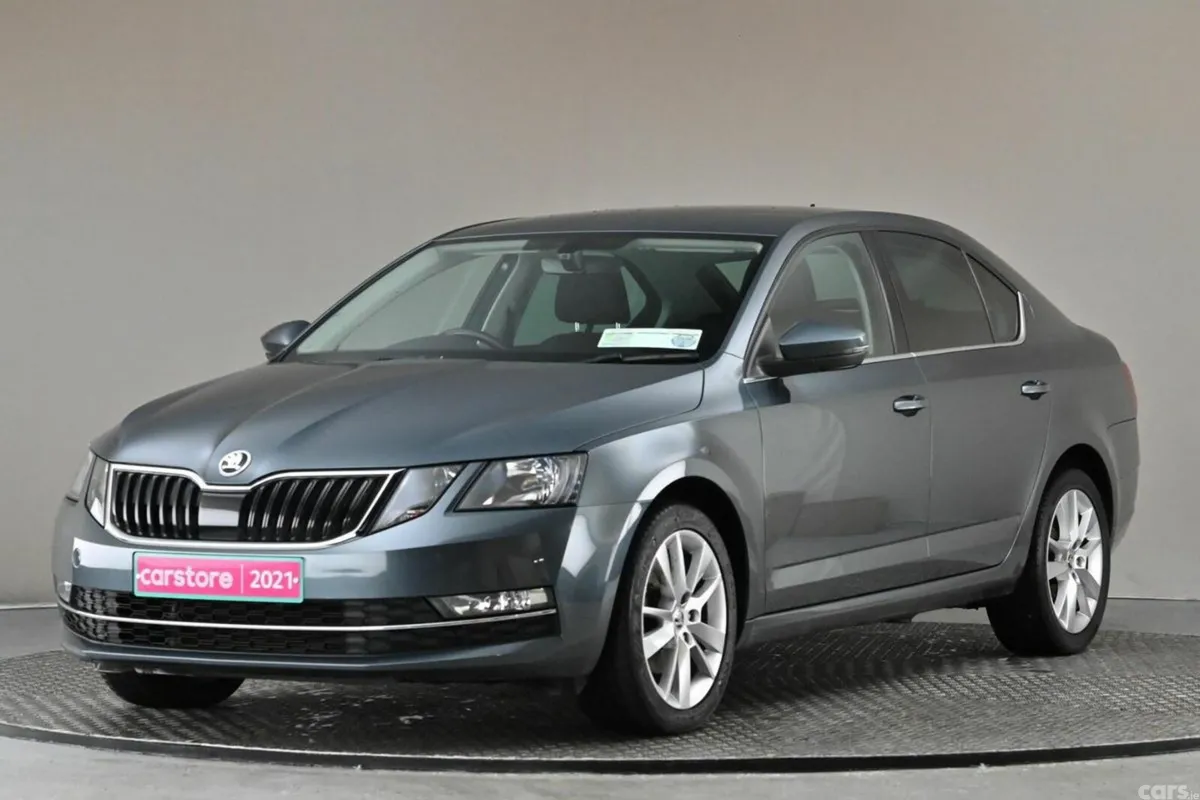 Skoda Octavia Hatchback, Petrol, 2021, Grey