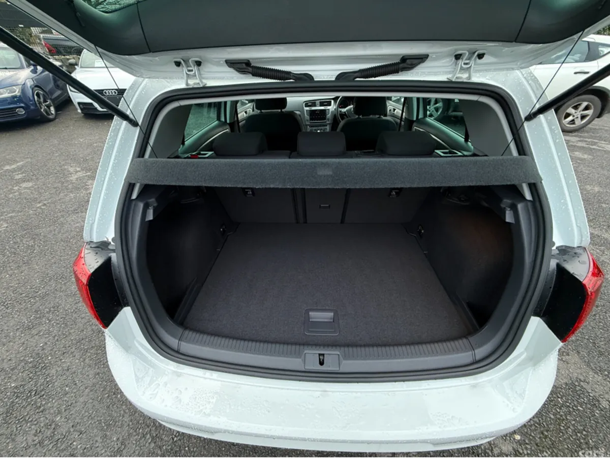 Volkswagen Golf Hatchback, Petrol, 2017, White