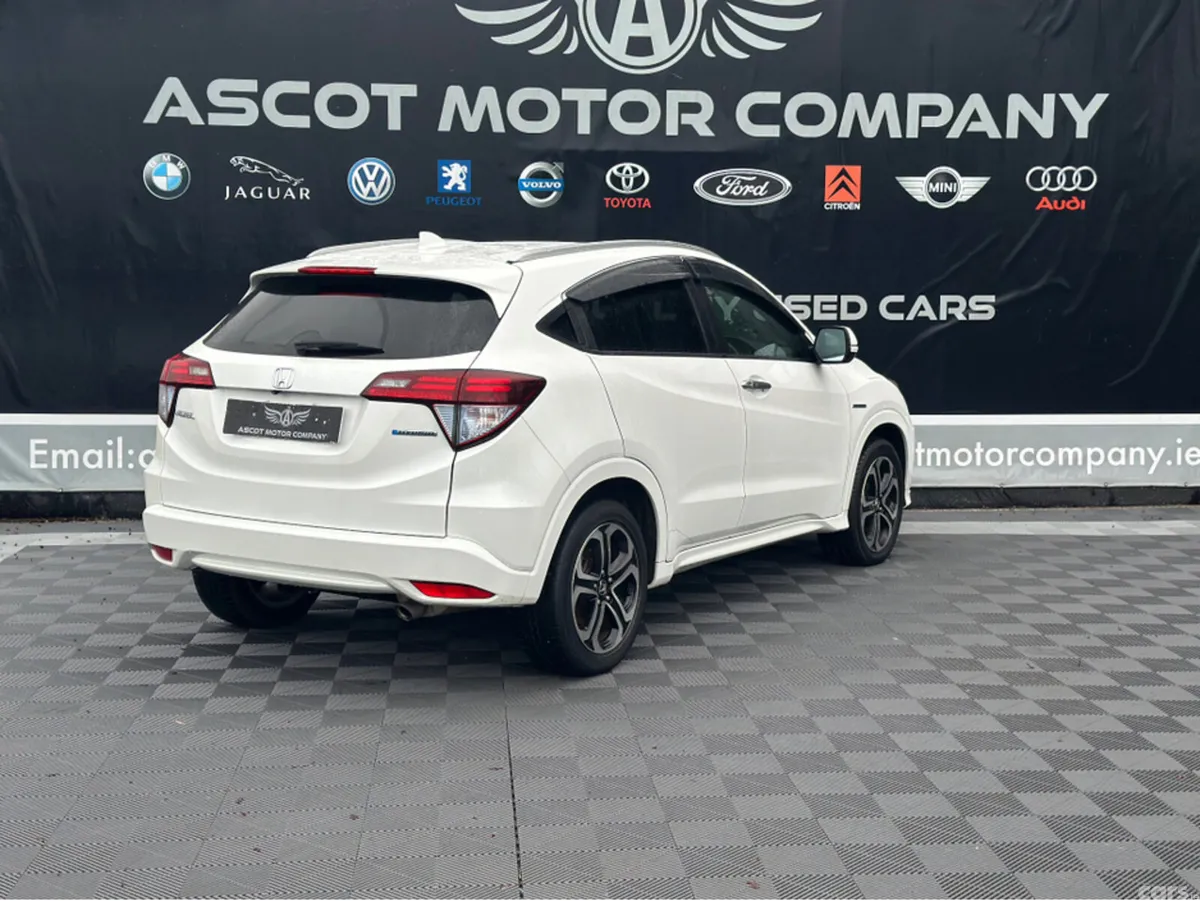 Honda Vezel MPV, Petrol Hybrid, 2015, White