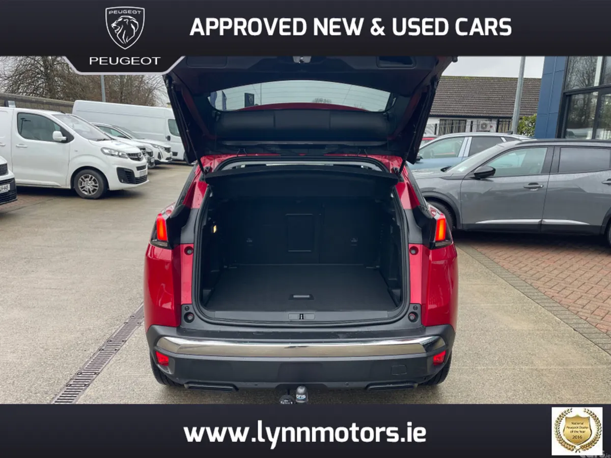 Peugeot 3008 MPV, Petrol, 2020, Red